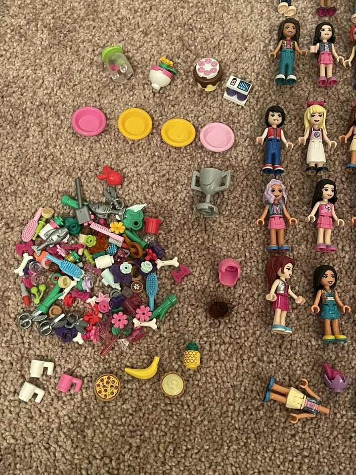 LEGO Friends Minifigure Lot of 25 plus accessories - Image 4 of 4