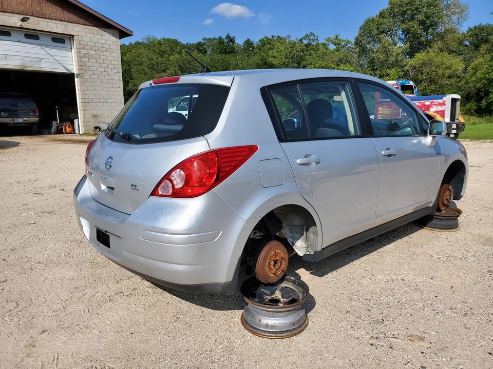 Vidrio/ventana de ventilación de puerta trasera derecha (tinte AS2)(HTBK) 2007-2012 Nissan Versa Foto 2 de 4