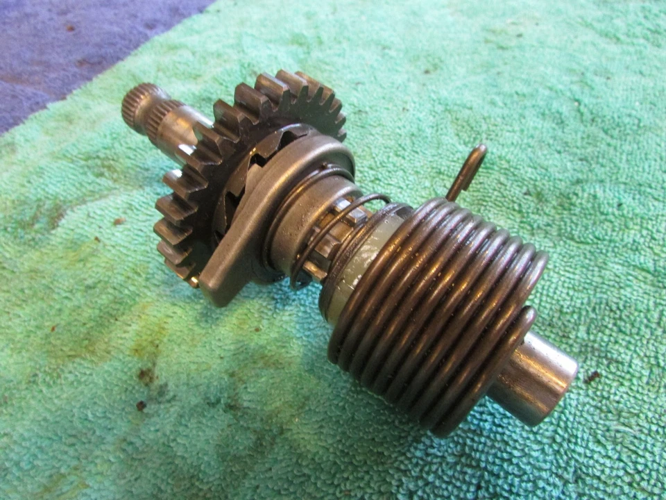 Suzuki DS100 / DS125 / TS100 kick start shaft Assembly 26211-48000 / 26240-48001 - Image 3 of 3