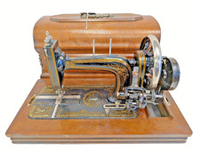 Vintage Nähmaschine mit funktionierendem Handkurbelwerk Holzgehäuse