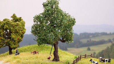 NOCH  micro motion Baum mit Schaukel, Modellbau Baum, 12,5 cm hoch für die Spur