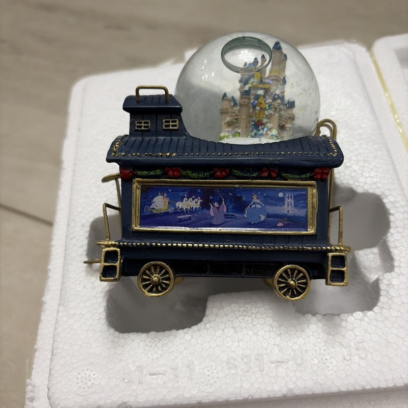 Bradford Exchange Disney Cinderella’s Castle Enchanted Train Caboose Snowglobe