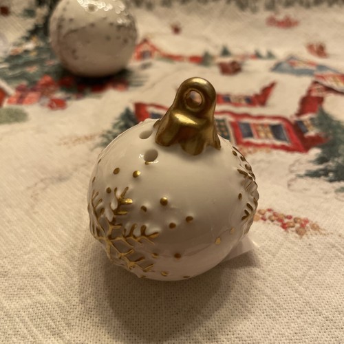 Cracker Barrel Christmas Ornament salt and pepper shaker set Gold Silver 2025@ - Picture 3 of 13