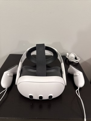 Meta Quest 3 VR Headset 128GB w/ Controllers + Charger & Strap - Excellent