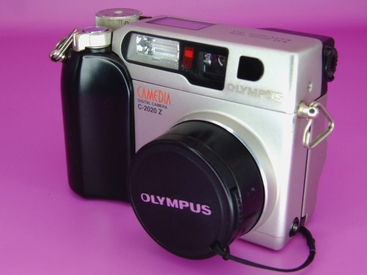 Olympus Camedia C-2020 Z Digital Camera 3X Optical Zoom 2.1 MP