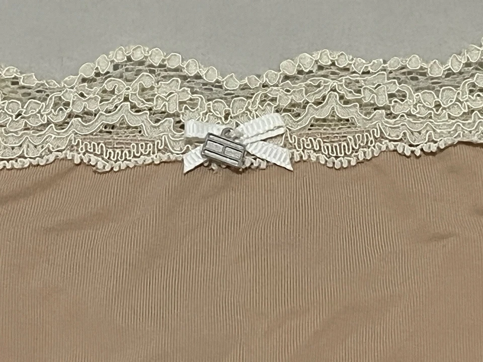 Tommy Hilfiger NWOT Womens LARGE Thong With Cute Hilfiger Bow - Image 3 of 4