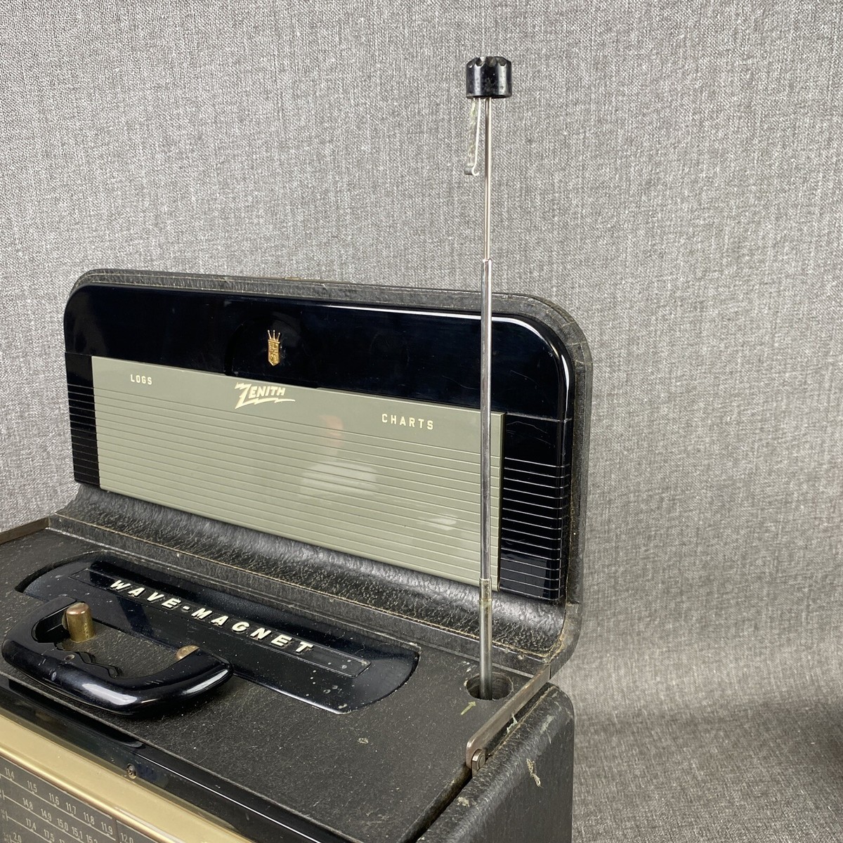 Zenith Trans-Oceanic S-558O Transoceanic Shortwave Radio Black