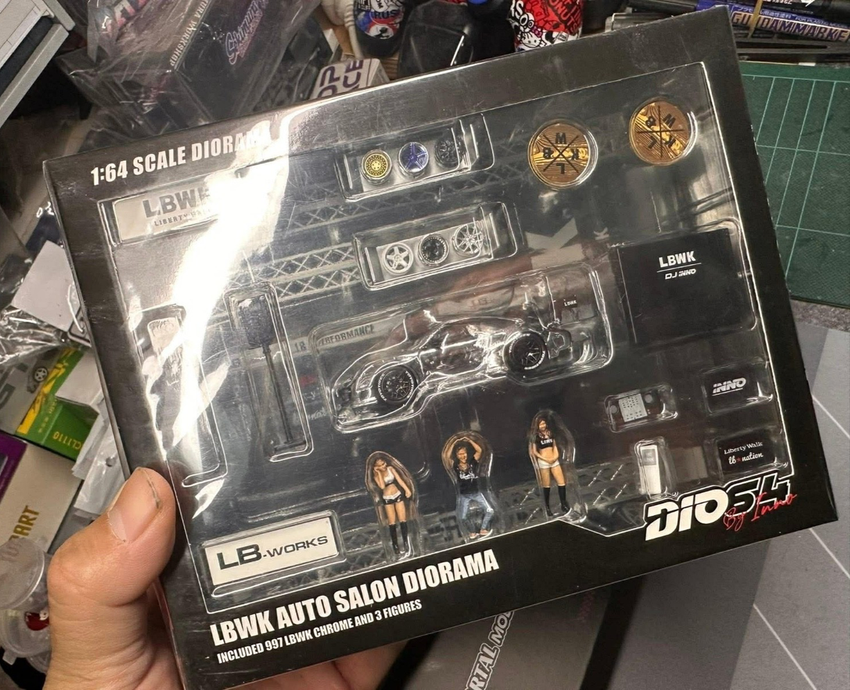 INNO64 DIO64 - LBWK Auto Salon Diorama Porsche 997 Chrome | eBay