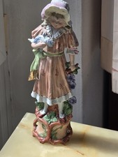 Pozellanfigur Bisquitporzellan Mädchen mit T...
