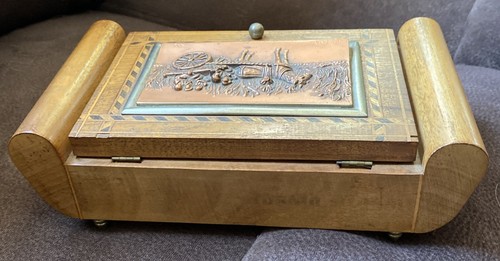 Caja de cigarrillos musical vintage con incrustaciones de madera metal R.Vietata Thorens Suiza - Imagen 7 de 12