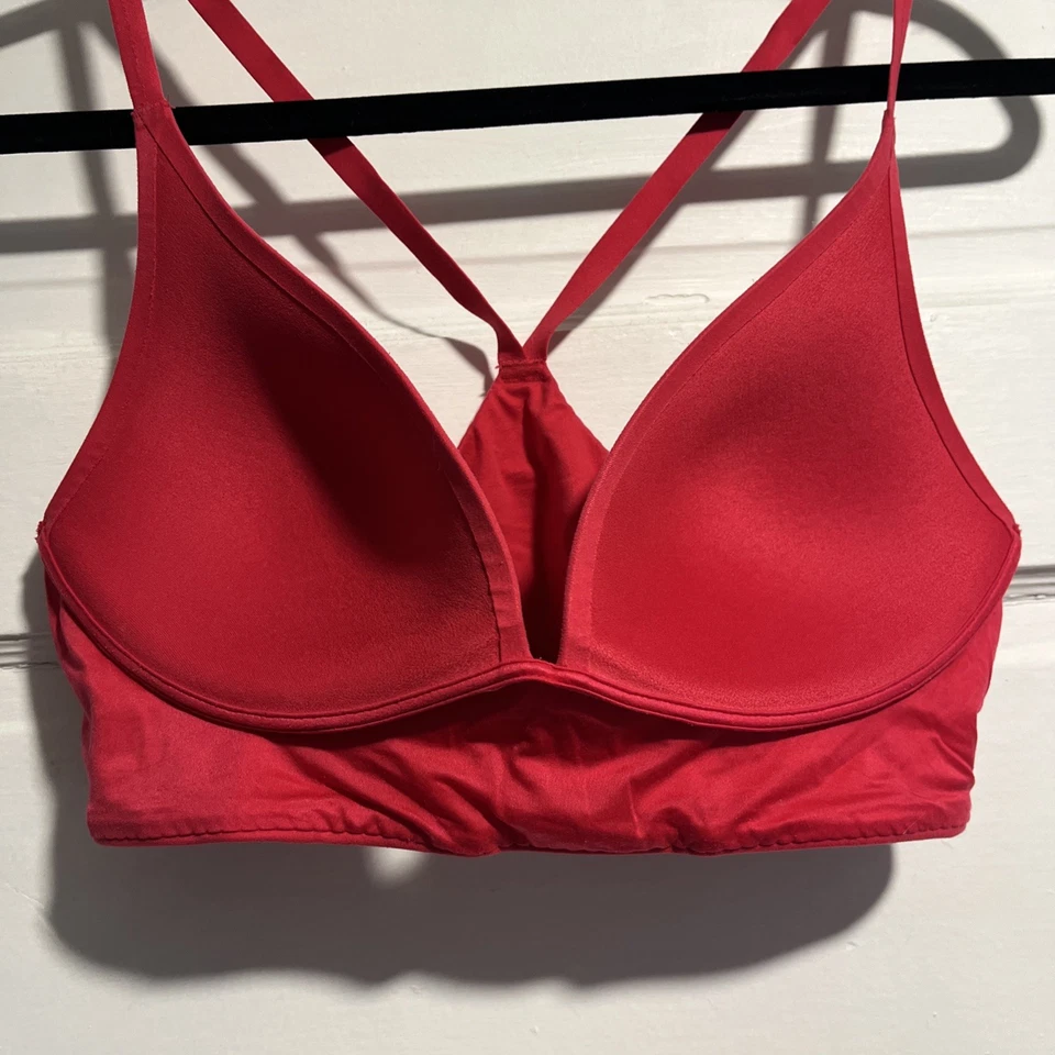 Victoria’s Secret 34C Lightly Lined Red Plunge Bra Wireless - Image 4 of 4