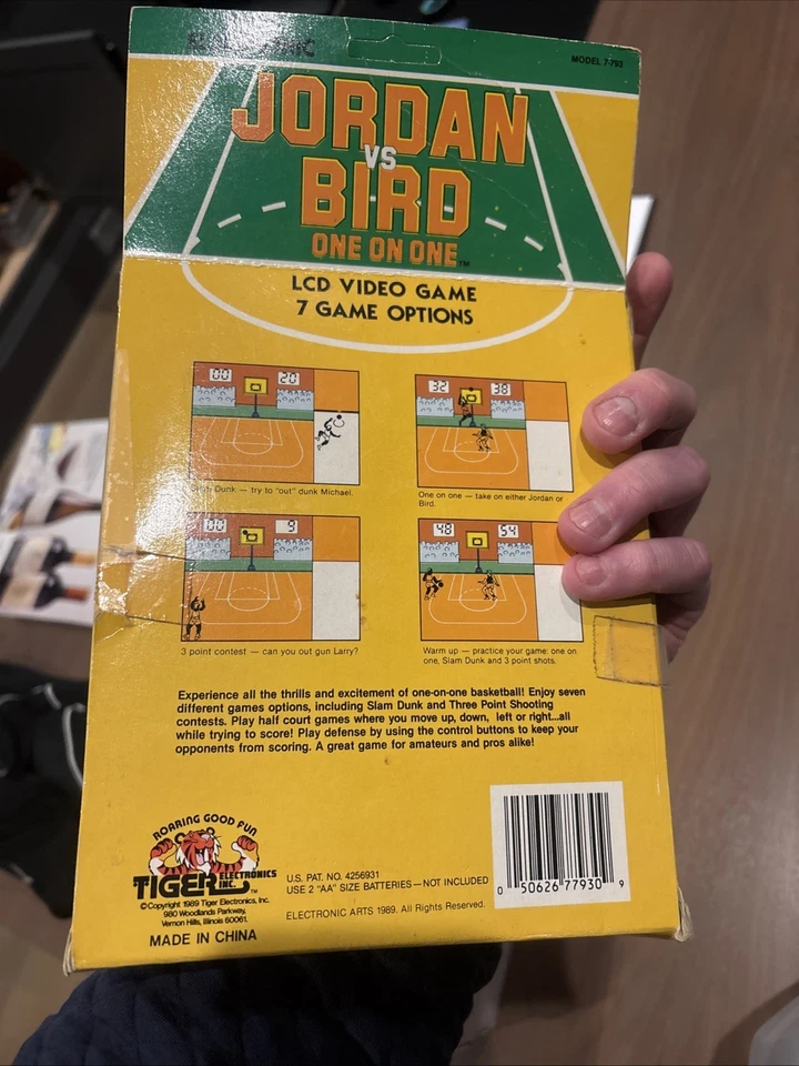 1989 Tiger Handheld Michael Jordan vs. Larry Bird One on One LCD Game New - Image 4 of 4