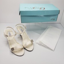 platinum by dyeables dreamy White silk satin Womens Size 8 B Heels Shoes