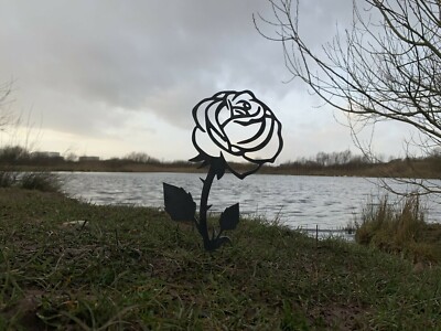 Rostige Metall Blumentopf Rose Silhouette Gartenkunst rustikal Ornament Baustahl