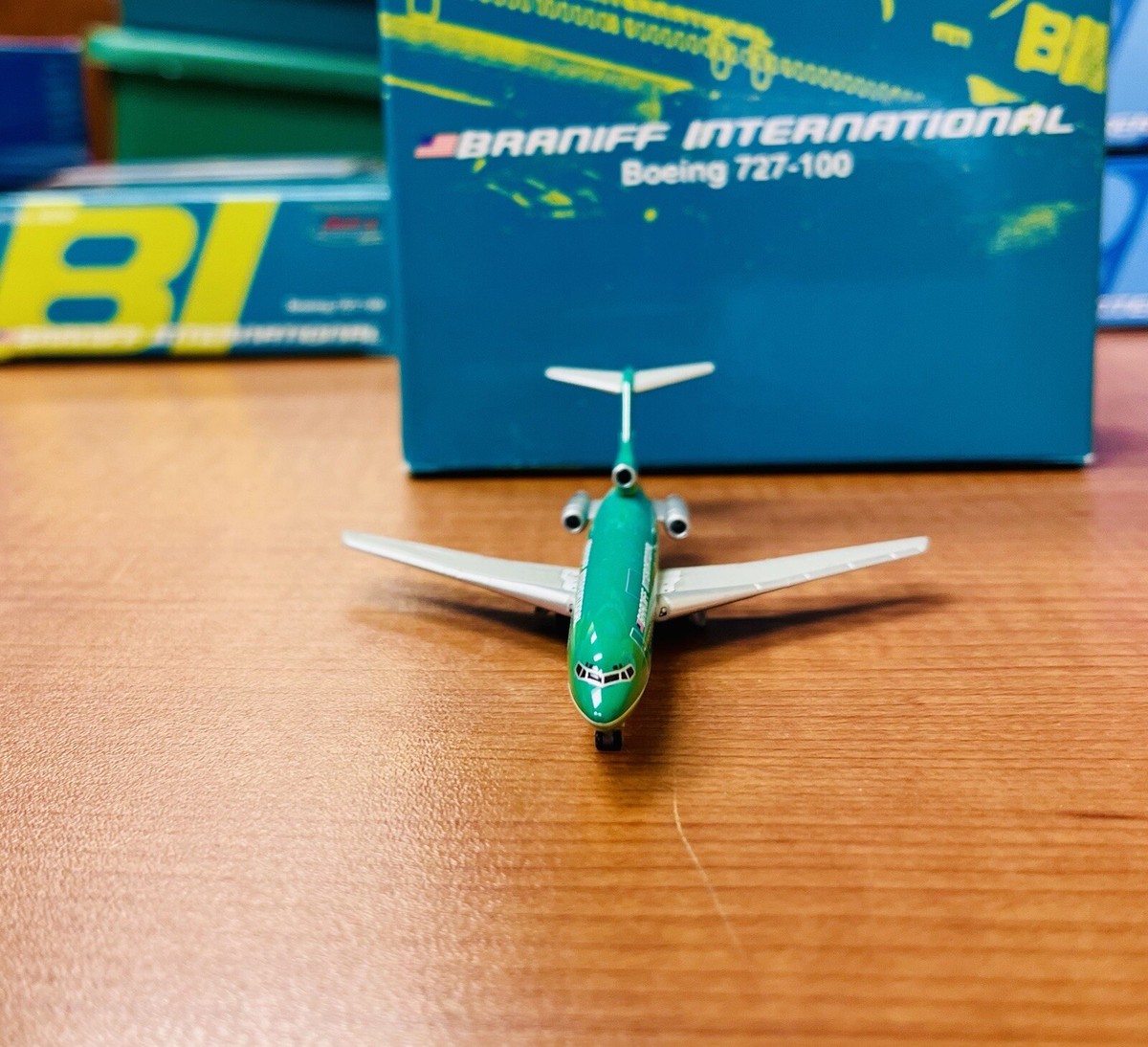 Braniff International Boeing 727-027 Jet X/ Dragon 1:400 Reg