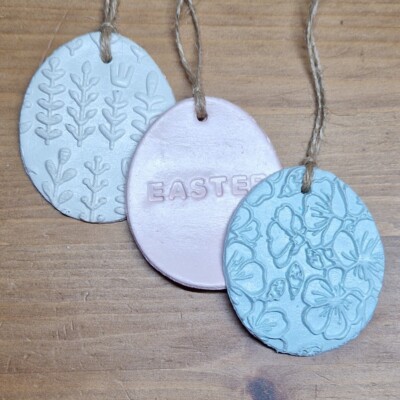 3 x geprägte Ton Osterei Deko. Pastell Tür Schublade Hänge Ornamente