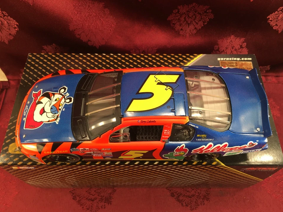 TERRY LABONTE #5 Kellogg’s 2001 RCCA 1/24 ELITE & 1/64 HO Car Diecast SET - Image 4 of 4