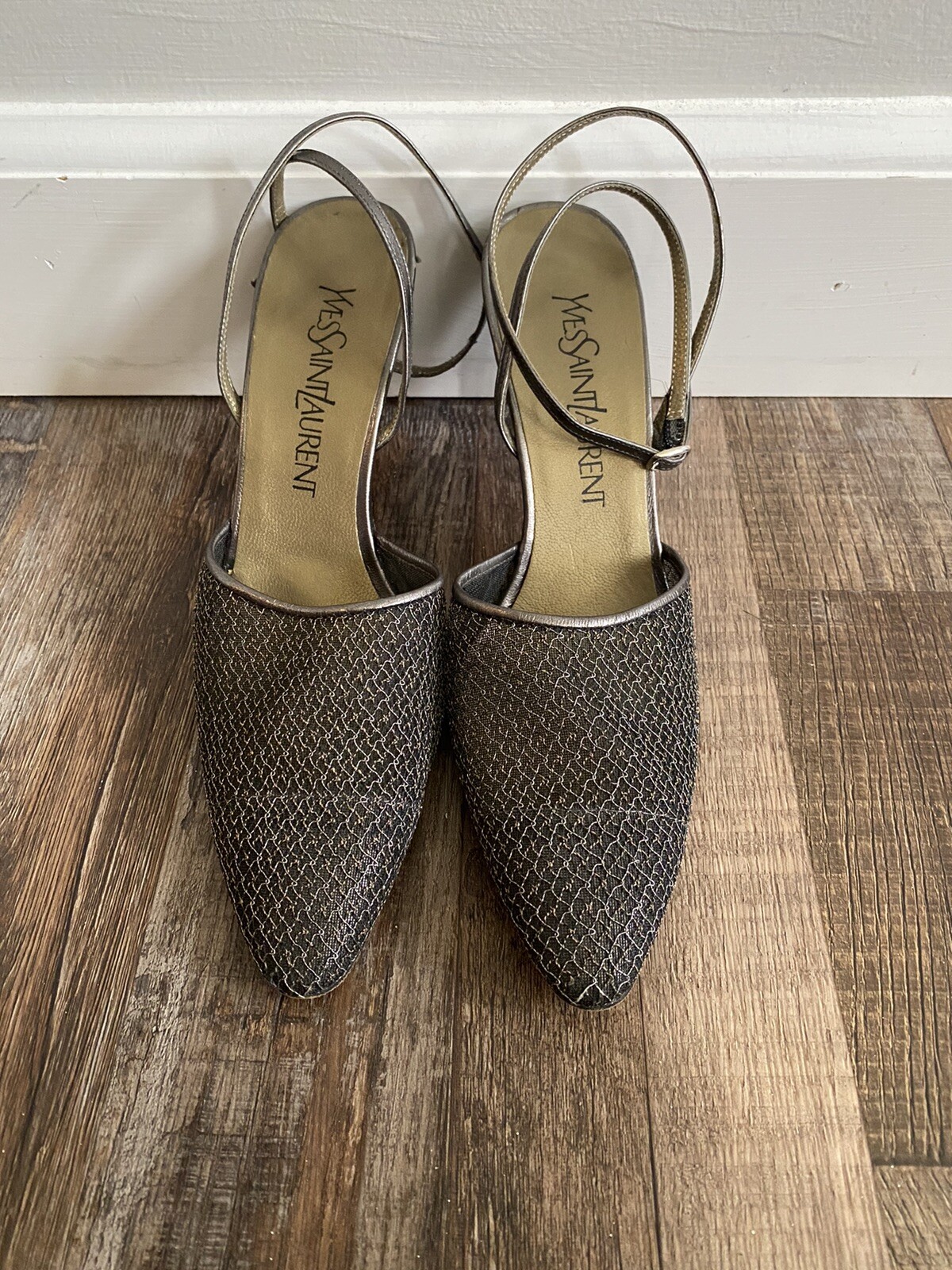 Autentici tacchi avvolgenti alla caviglia Yves Saint Laurent in pelle metallica in rete taglia 7M