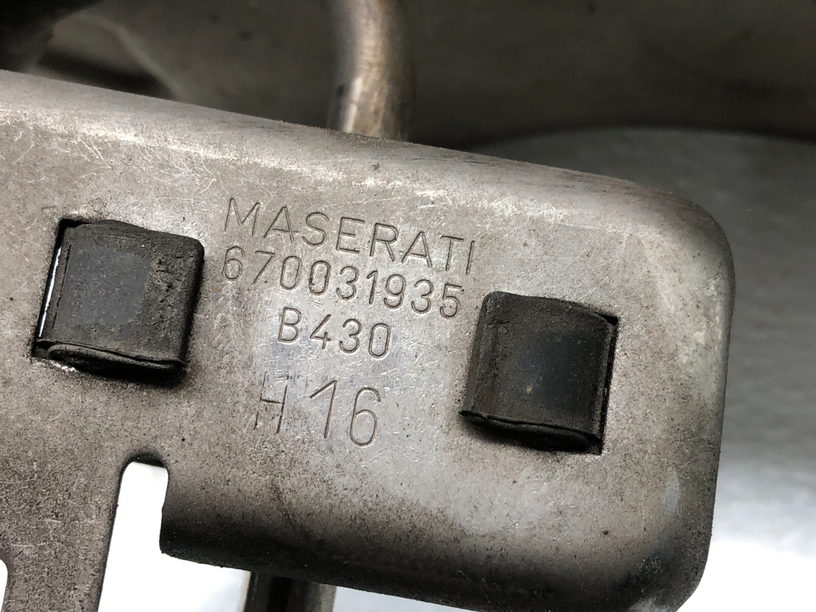 2017-2022 MASERATI LEVANTE 3.0L LEFT DRIVER REAR EXHAUST MUFFLER OEM.