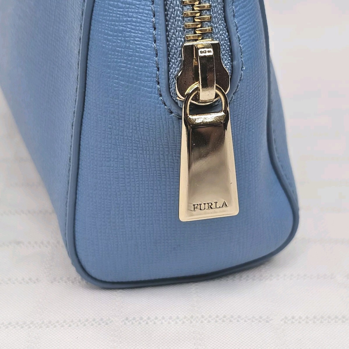 【送料&関税込】Furla Camelia Leather Beauty Case Furla Camelia Zip-Up Beauty Case