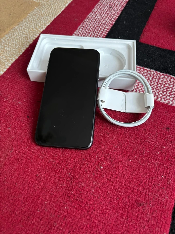 Apple iPhone 11 64gb Black Unlocked Boxed  - Image 3 of 4