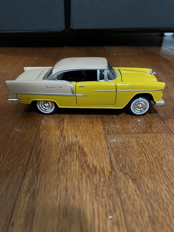 Motor Max 1955 Chevrolet Bel Air Model Car Yellow/Beige 