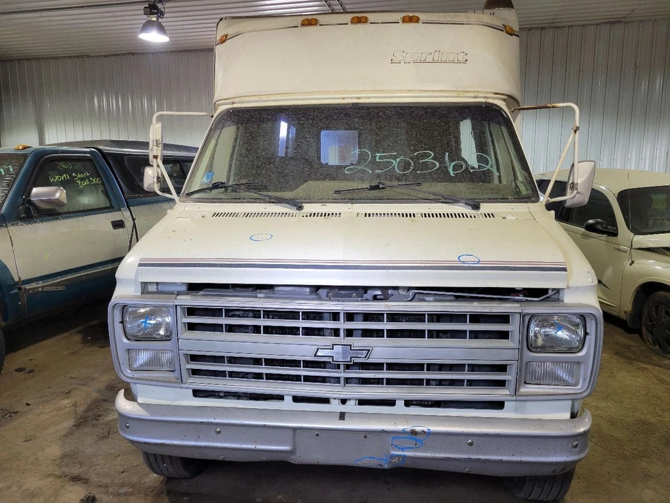 Frenos traseros eje semiflotante rueda de 8 orejetas para camioneta 83-00 GMC 2500 2067633 Foto 2 de 4