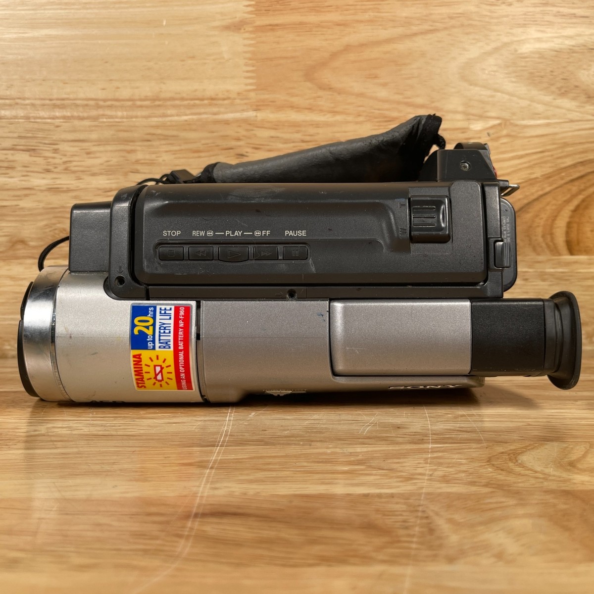 Sony Handycam CCD-TR818 Silver Hi8mm 460x Digital Zoom Sony Handycam CCD-TR818 Silver Hi8mm 460x Digital Zoom