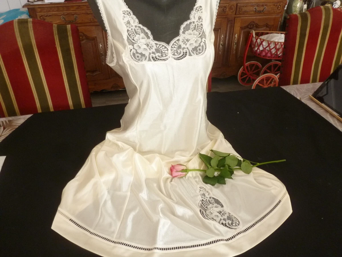Fond de shop robe nylon vintage