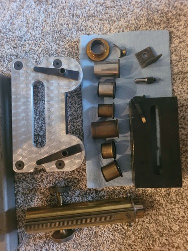 Antiguo Microscopio de Viaje Base de Latón y Hierro Modelo 3 con Objetivos 42+ lb - Imagen 9 de 15