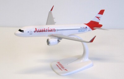 Austrian Airlines Airbus A320neo OE-LZN 1/200 scale desk model NEW
