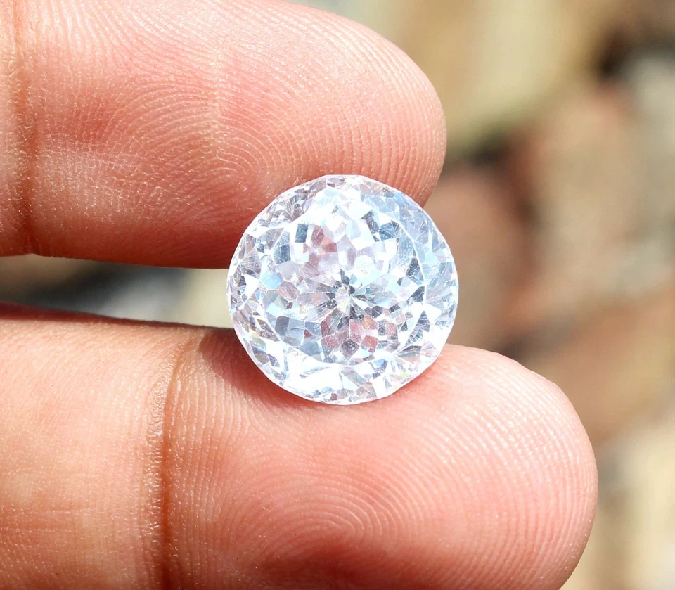 21 Ct. Round Cut Cubic Zirconia - AAA Clear Brilliant Zircon Certified Gemstone - Image 3 of 4