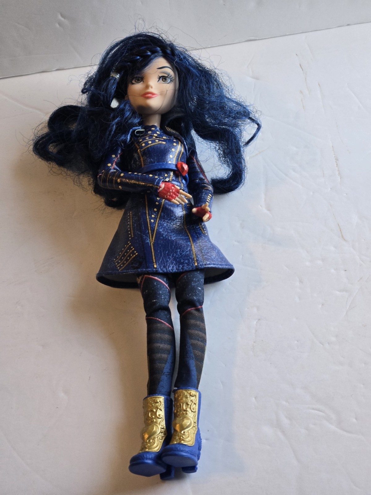 DISNEY DESCENDENTS 2 EVIE ISLE OF THE LOST DOLL 11" LOOSE