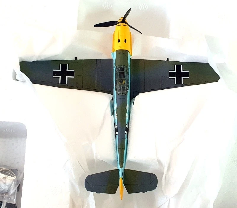 Corgi 1/72 Scale AA99127 WW2 Blitz Heinkel HE 111H3 Messerschmitt Spitfire 1940 - Image 2 of 4