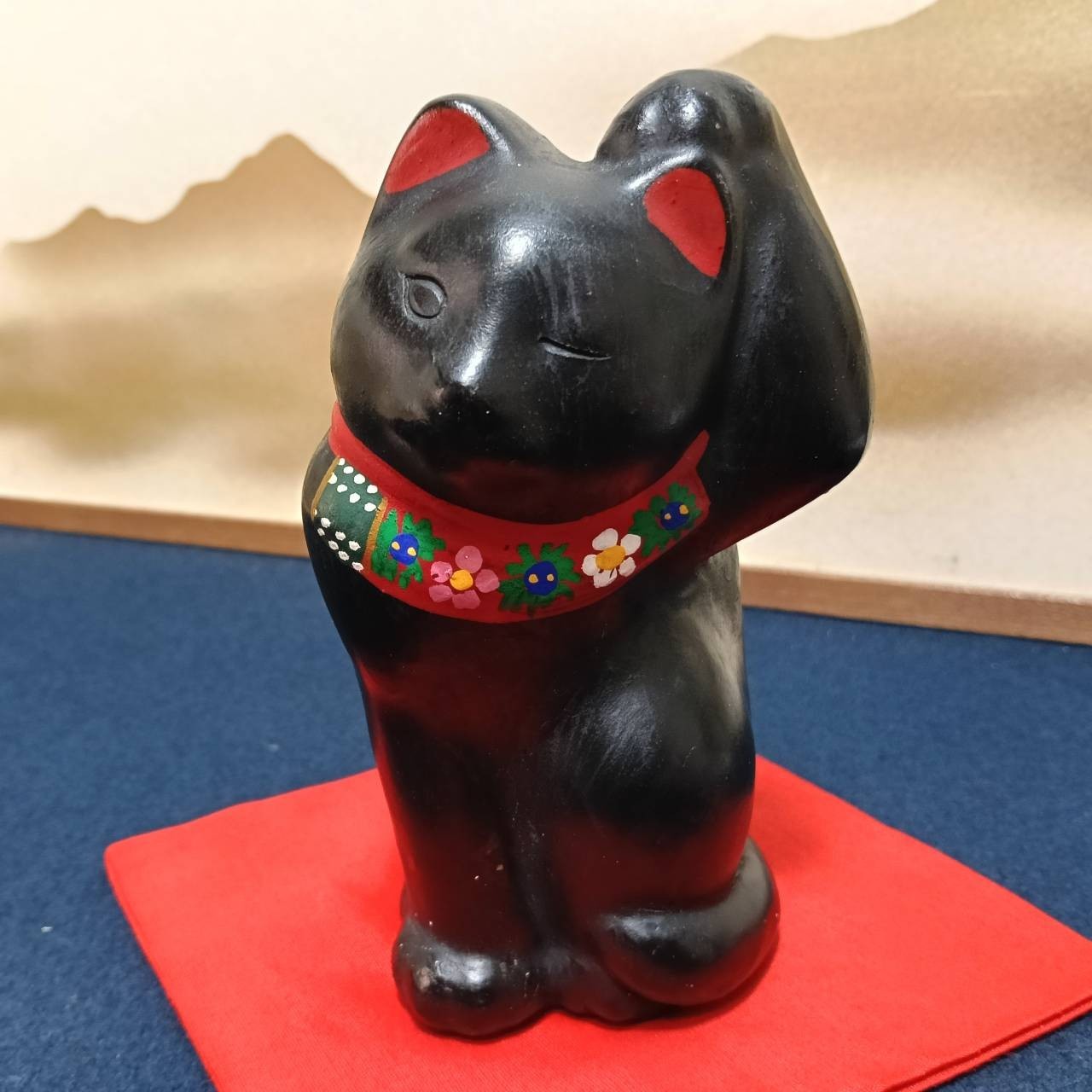 Japanese Porcelain Maneki-neko Cat Statue 6.7inch Good relationships Sculpture