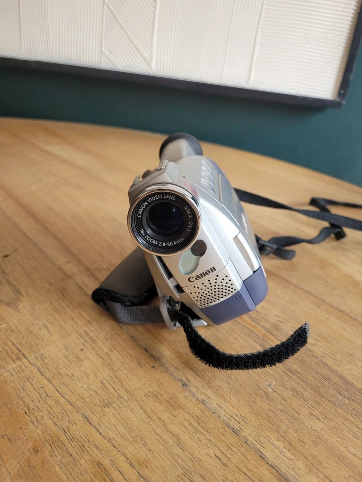 Canon ZR40 NTSC 360 Digital Zoom 18X Handheld Digital Video Camcorder - Image 2 of 4