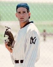 FIELD OF DREAMS DWIER BROWN AS JOHN KINSELLA 8x10 PHOTO