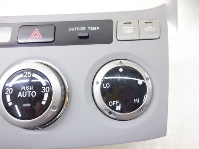 TOYOTA Noah Voxy A/C Heater Climate Control Switch Panel AZR60G