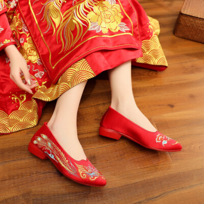 Women Retro Red Xiuhe Embroidered Shoes Ethnic Chinese Bridal Wedding Shoes 