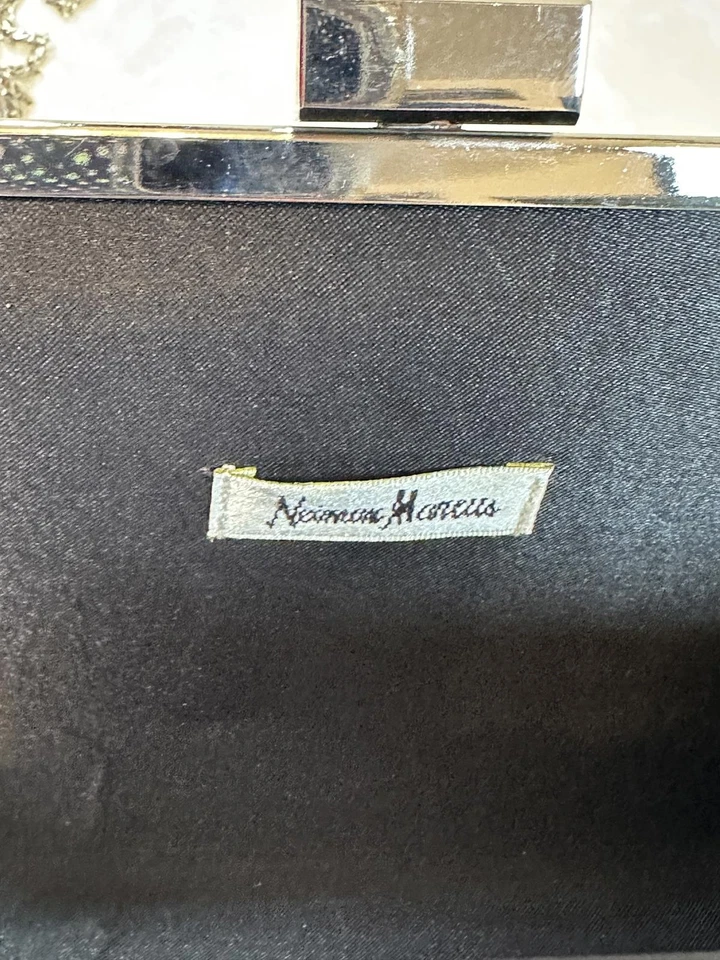"Bolsa de mano Neiman Marcus a lunares blanco y negro 11"" de ancho" Foto 4 de 4