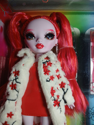 SHADOW HIGH Doll ROSIE REDWOOD New with accessories.