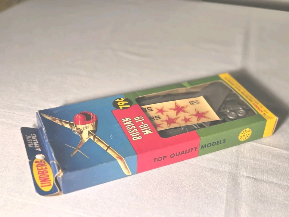 Vintage ORIGINAL LINDBERG BOY CRAFT RUSSIAN MIG-19 AIRPLANE FACTORY SEALED 1950s - Image 2 of 4
