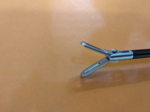 Laparoscopic SS Fenestrated Short Grasping Forceps Insert Only 5mm Instrument - Picture 4 of 7