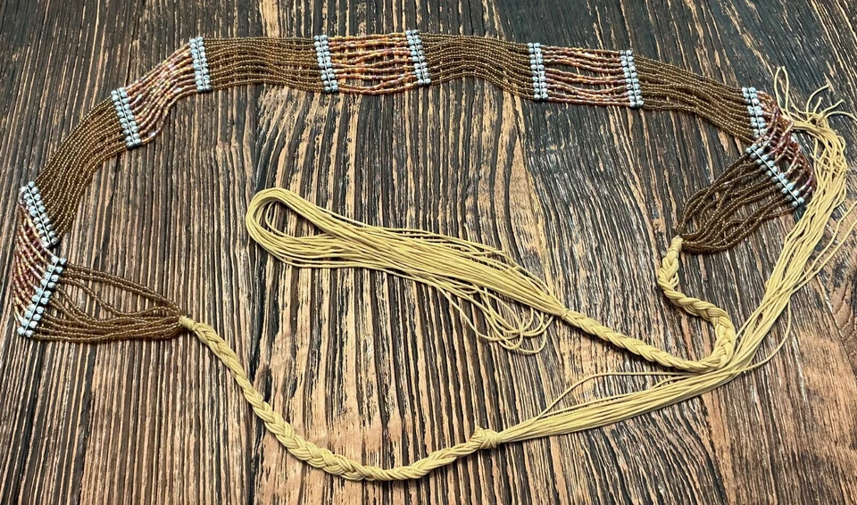 Cinturón de cintura artesanal hecho a mano con cuentas de semillas bohemias color marrón Foto 3 de 4