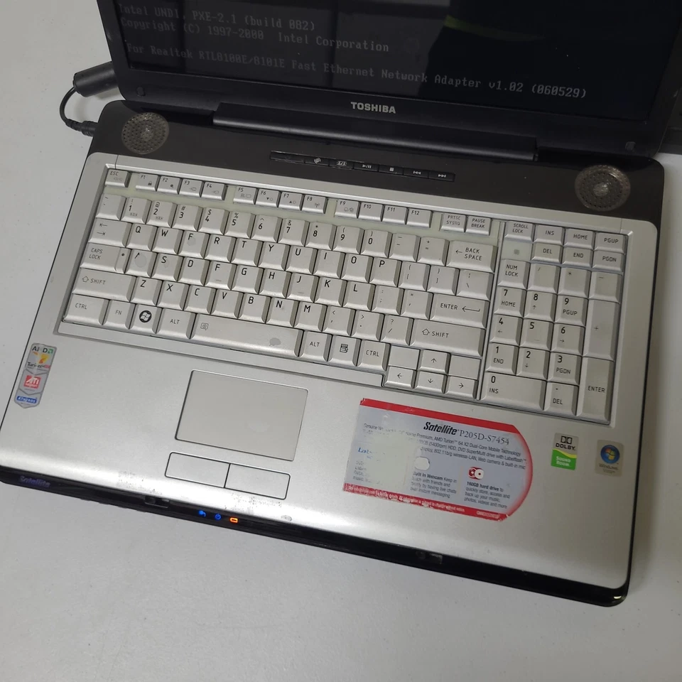 Toshiba Satellite P205D-S7454 Laptop NO HDD AMD Turion 17" No Adapter AS IS - Image 4 of 4