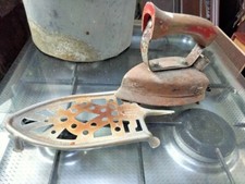 ANTICO FERRO DA STIRO CON BASE