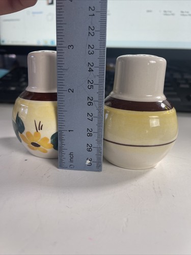 Vernon Kilns Brown Eyed Susan Salt and Pepper Shakers - Picture 7 of 7