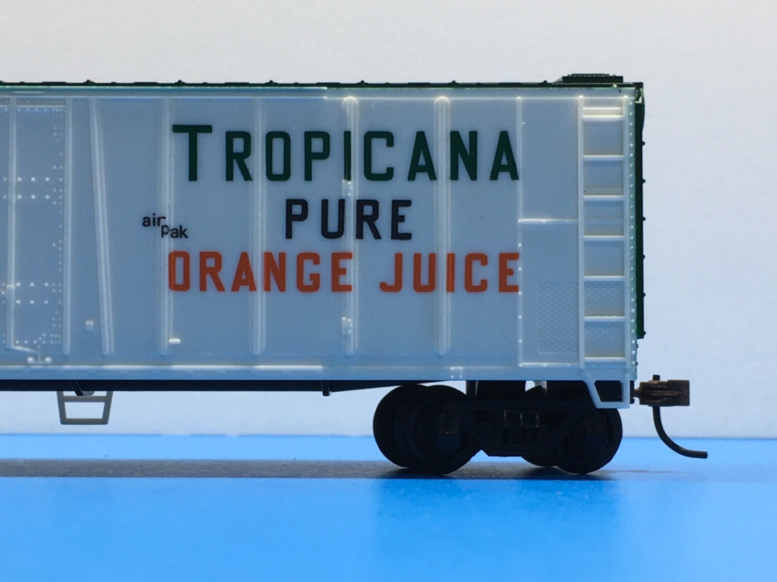 HO Scale Tropicana Orange Juice TPIX 742 Freight Train Box Car