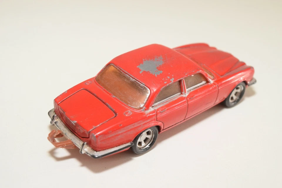 1:36 MATCHBOX K-56 K56 JAGUAR XJ12 XJ 12 ROSSO OTTIME CONDIZIONI - Immagine 2 di 4