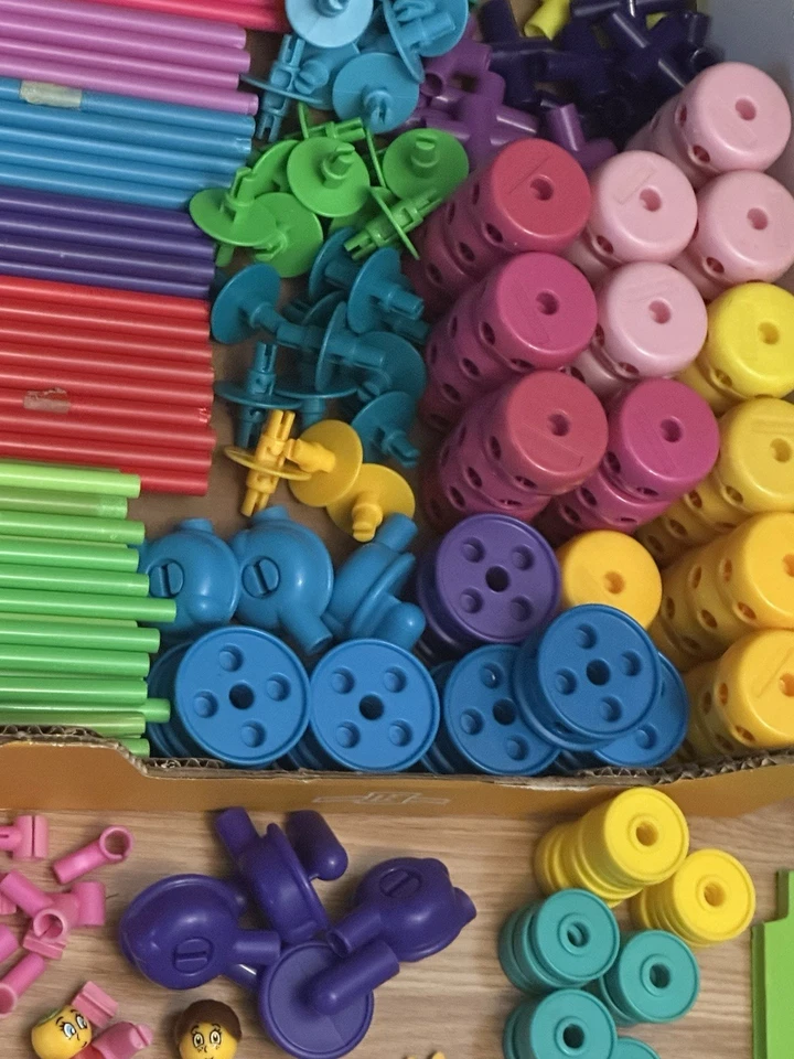 Hasbro Classic Tinkertoy Construction Set 2004 Toys R Us 350 Piece Lot - Image 3 of 4